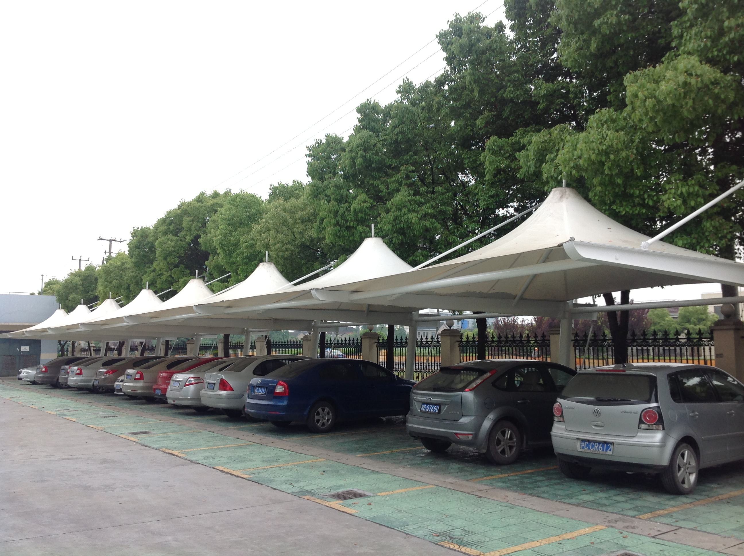 膜结构车棚工程应该如何设计？