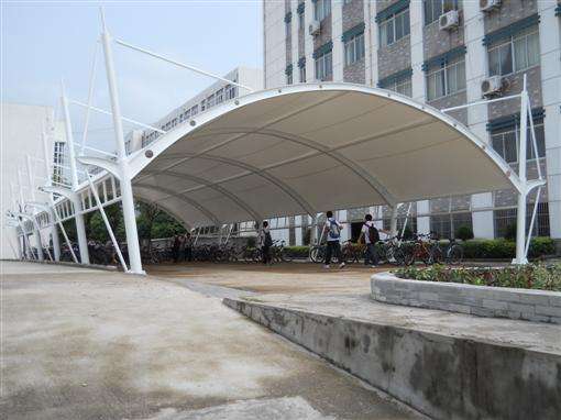 膜结构停车棚的防火性能如何？