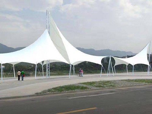 膜结构车棚的施工过程